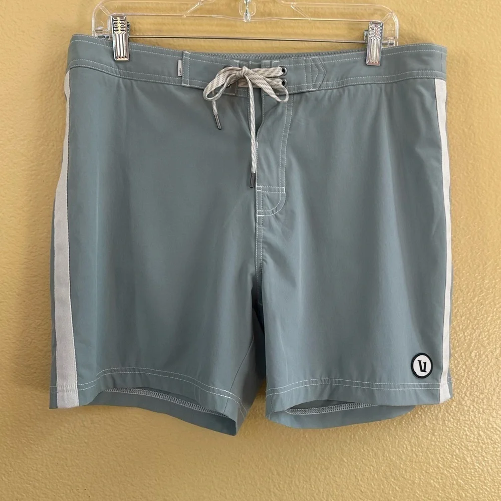 Vuori “Puerto” Boardshort In Neptune Size 34 Excellent Condition!
